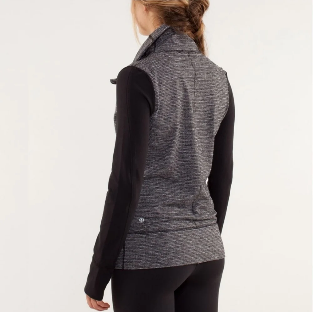 Lululemon Full Zip Size 2 - Picture 2 of 5